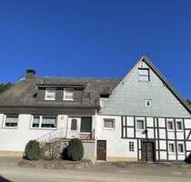 Große, einseitig angebaute Doppelhaushälfte - Kirchhundem / Heinsberg