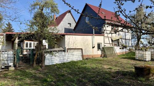 Rückansicht Wohnhaus und Scheune - 