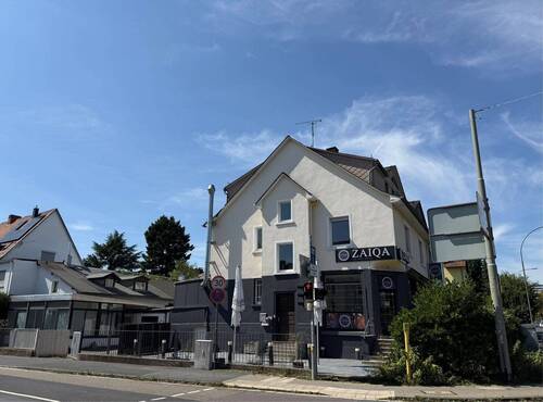 Hausansicht - 9 Zimmer Mehrfamilienhaus, Wohnhaus in Oberursel