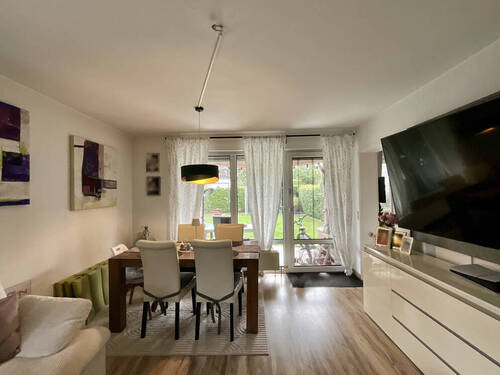 Wohnzimmer mit Essbereich - 