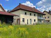 Haus mit Nebengebäuden - 