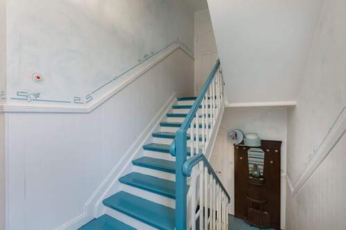 Treppenhaus - 1 Zimmer Mehrfamilienhaus, Wohnhaus zum Kaufen in Solingen