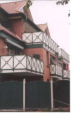 Außenansicht mit Dachterrasse - 2 Zimmer Etagenwohnung zur Miete in Delmenhorst