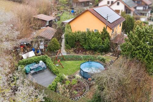 Luftaufnahme des Grundstücks - 