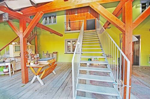 Treppe zur Wohnung im DG - 