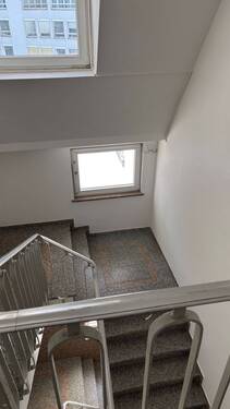 Treppenhaus - Etagenwohnung mit 92,00 m² in Frankfurt am Main zur Miete