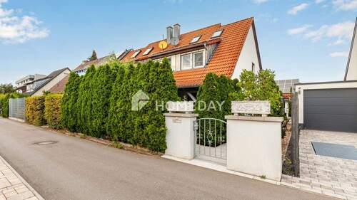 Außenansicht 2 - 6 Zimmer Doppelhaushälfte in Nürnberg