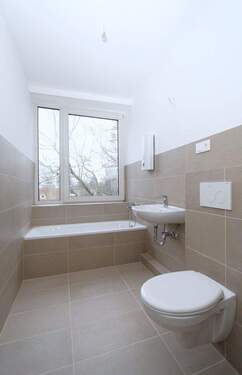 Bad - Etagenwohnung mit 75,40 m&sup2; in Hamburg zur Miete