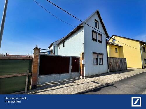Hausfront - Charmantes Einfamilienhaus mit Potenzial in Remstädt