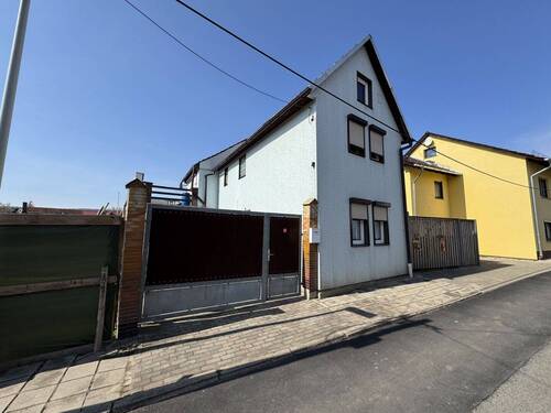 Hausfront - 3 Zimmer Einfamilienhaus zum Kaufen in Nessetal