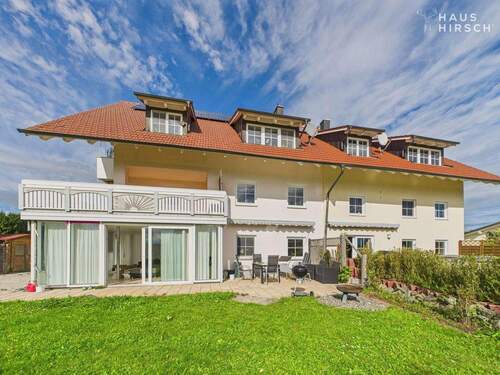 Hausansicht - 1,8 HA Grundstück mit Mehrfamilienhaus - Projektchance mit Bergpanorama