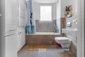 BADEZIMMER MIT TAGESLICHT - 