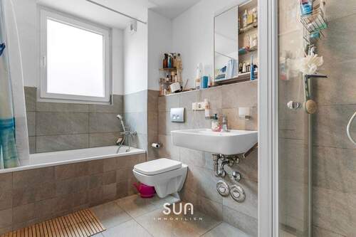 BADEZIMMER MIT TAGESLICHT - 