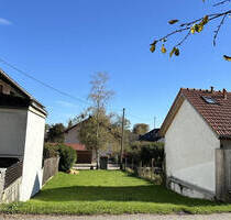 Tutzing! Kleines Baugrundstück mit einer Doppelhaushälfte bebaubar.