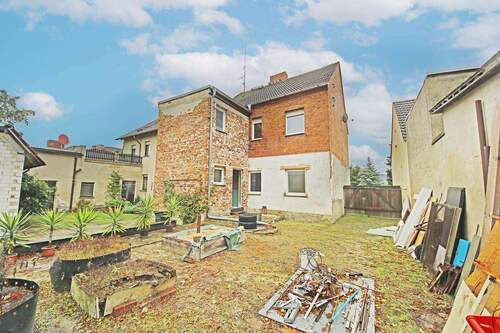 Hausansicht / Grundstücksseite - 