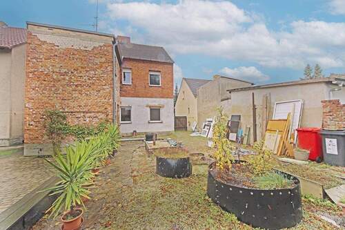 Hausansicht / Grundstücksseite - 