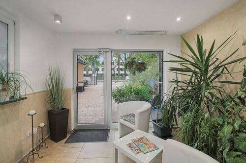 Gewerbeeinheit Kosmetikstudio Eingang - 