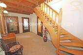 Diele mit Treppe zum DG - 