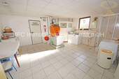 Hauswirtschaftsraum mit Dusche und WC im EG - 