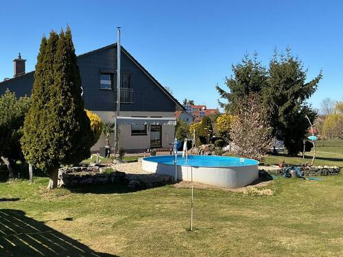 Haus und Pool - 
