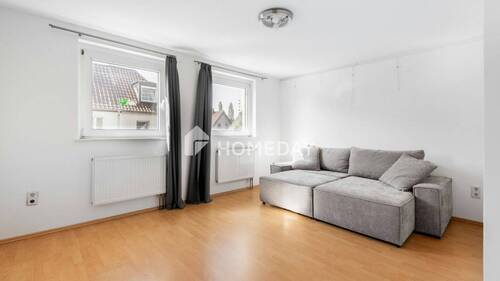1. OG Schlafzimmer 1 - 