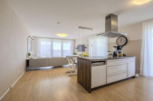 Küche mit Wohn/Essbereich - 4 Zimmer Etagenwohnung zum Kaufen in Leonberg