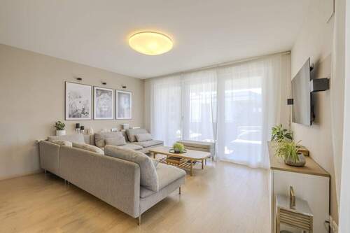 Wohnzimmer - 4 Zimmer Etagenwohnung in Leonberg