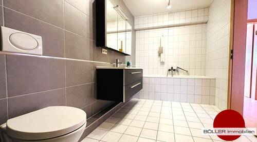 großes Badezimmer - 