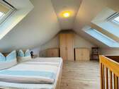 Schlafzimmer in der oberen Ebene.jpeg - 
