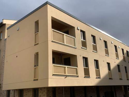 Hausansicht - Großzügige 3-Raum-WE im 1. OG, in kleinem Neubau im Herzen der Neustadt