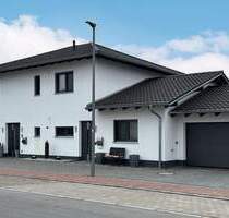 Geiselhöring: Einfamilienhaus mit Einliegerwohnung zum Wohlfühlen