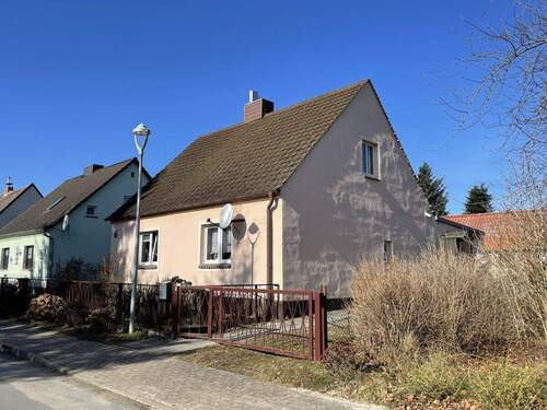 Ansicht Straße - Solides Einfamilienhaus mit Stallung und Garten