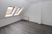 Schlafzimmer DG li SF (Referenz) - ++Wohn- und Geschäftshaus mit Entwicklungspotential in Zwickau++