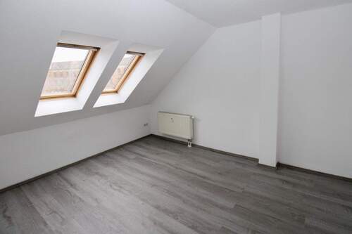 Schlafzimmer DG li SF (Referenz) - ++Wohn- und Geschäftshaus mit Entwicklungspotential in Zwickau++