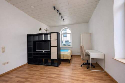 Geräumiges Wohnzimmer - 2 Zimmer Etagenwohnung in Leipzig