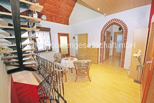 Diele im EG mit Kellerzugang - 