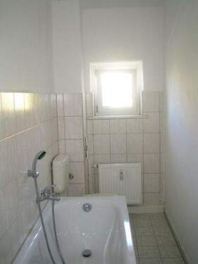 Bad mit Wanne (Bsp.) - 