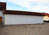 Vier komfortable Einzelgaragen mit Komfort-Sektionaltoren - Ihr Fahrzeug sicher und trocken! - 