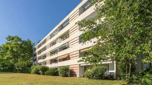 Außenansicht 2 - 2 Zimmer Etagenwohnung zum Kaufen in Schwalbach am Taunus