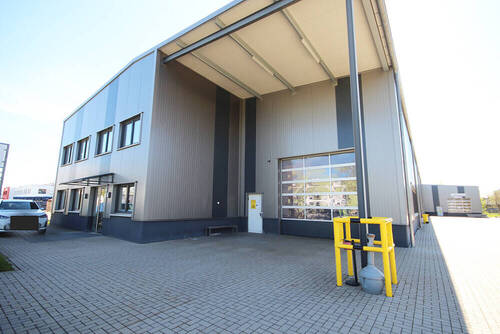 Anlieferung und Bürotrakt - Halle in Neumarkt in der Oberpfalz zur Miete