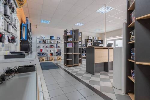 Laden-Bürofläche (4) - Laden-Bürofläche mitten in Salzweg 2-Zimmer, Toilette und Teeküche