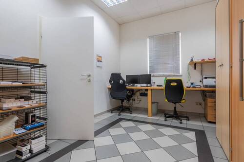 Aufenthaltsraum (1) - 1 Zimmer Gewerbeobjekt (Büro, Produktion, Verkauf) zur Miete in Salzweg