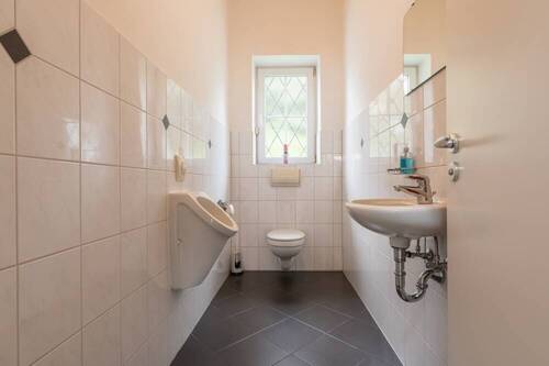Toilette - Gewerbeobjekt (Büro, Produktion, Verkauf) in Salzweg zur Miete