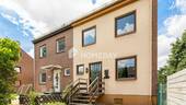 Außenansicht 3 - Solides Zuhause mit 5 Zimmern, Balkon, Garage, Garten und Südwestterrasse