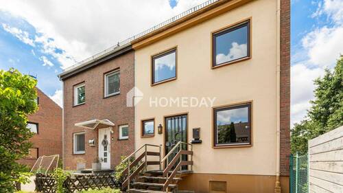 Außenansicht 3 - Solides Zuhause mit 5 Zimmern, Balkon, Garage, Garten und Südwestterrasse