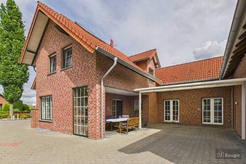 Seitenansicht - 6 Zimmer Mehrfamilienhaus, Wohnhaus zum Kaufen in Selfkant