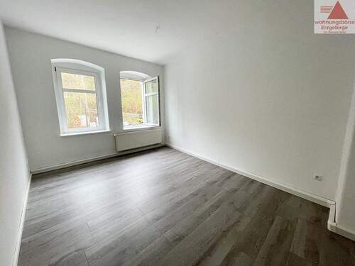 Wohnzimmer_1 - 2 Zimmer Etagenwohnung in Aue