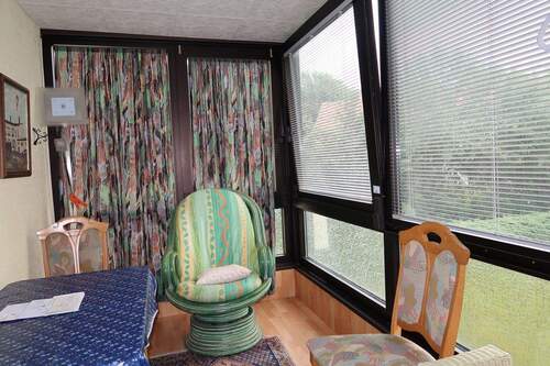 Überdachtes Balkon - klein-fein-mein: 2 Zimmerwohnung mit überdachtem Balkon (Wintergarten), Keller und Garage zu verkaufen