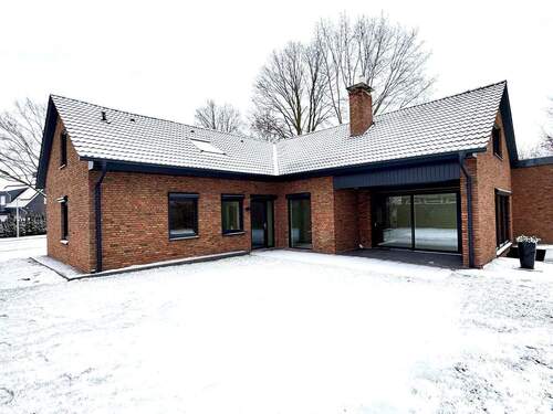 Gartenansicht - Hausgefühl pur - Stilvoll sanierte Erdgeschosswohnung mit eigenem Garten