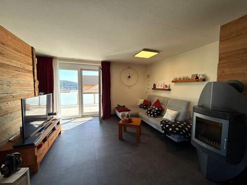 Blick ins Wohnzimmer - 